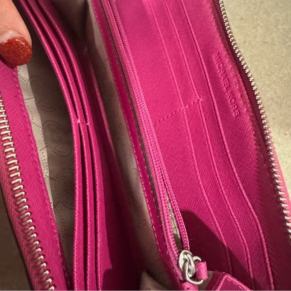 Micheal Kors Jet Set Travel Continental Pink Zip Around Leather Wallet - Picture 4 of 11